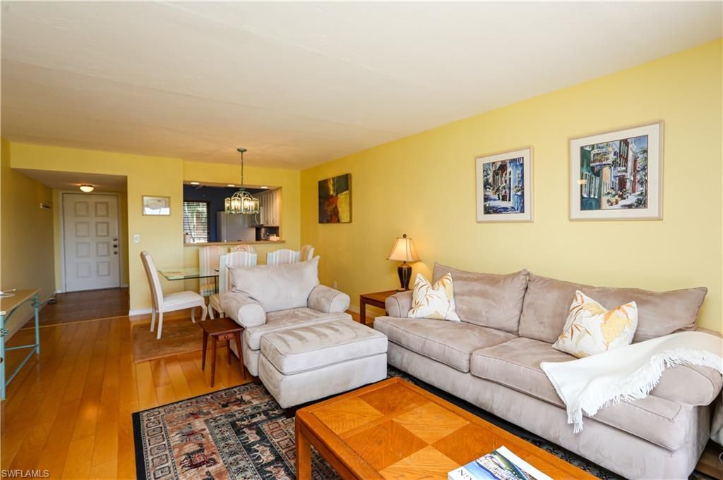 1075 Foxfire LN # 207, Naples, FL 34104