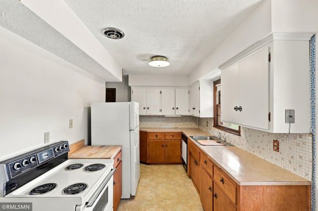 6813 Hickory Street NE, Fridley, MN 55432