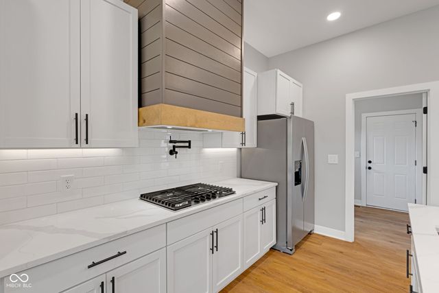 1121 Brookside Court, Avon, IN 46123