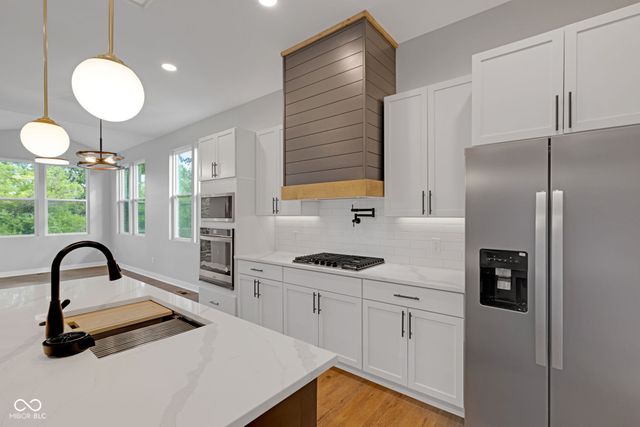 1121 Brookside Court, Avon, IN 46123