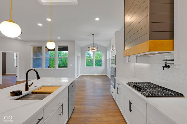1121 Brookside Court, Avon, IN 46123