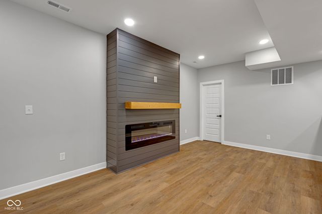 1121 Brookside Court, Avon, IN 46123