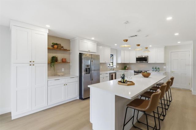 5919 35TH AVENUE N, St Petersburg, FL 33710