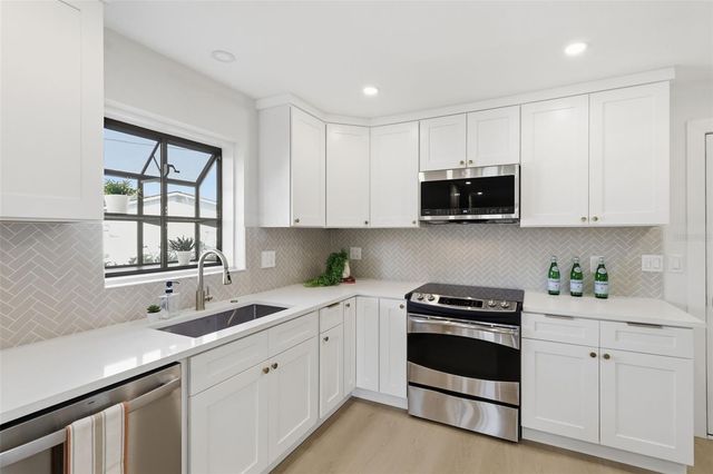 5919 35TH AVENUE N, St Petersburg, FL 33710