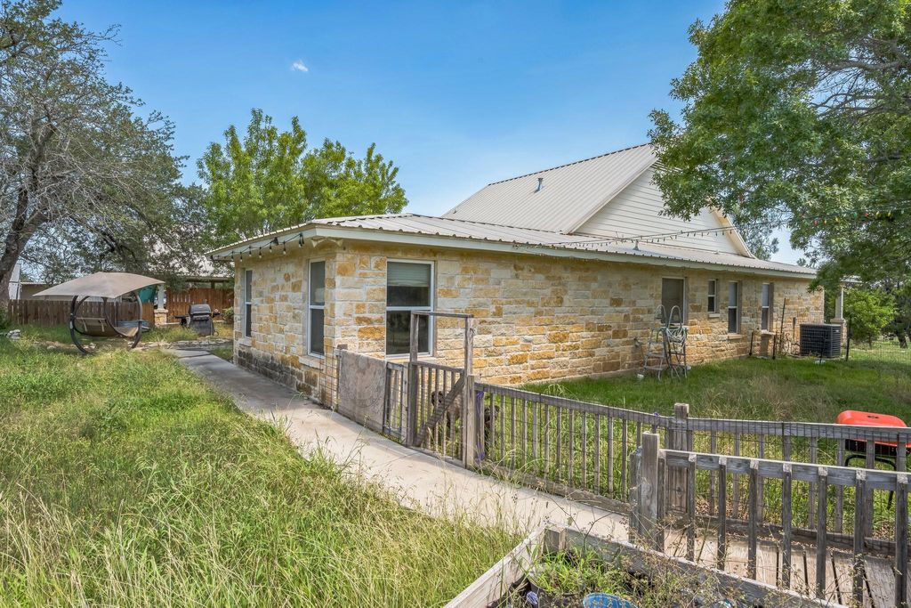 2535 County Road 3220, Kempner, TX 76539
