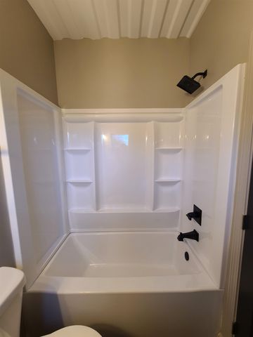 322 S Chestnut St, Lindsborg, KS 67456