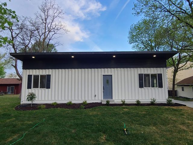 322 S Chestnut St, Lindsborg, KS 67456