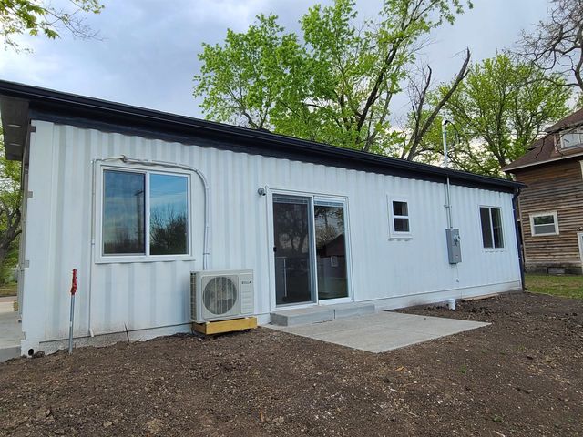 322 S Chestnut St, Lindsborg, KS 67456