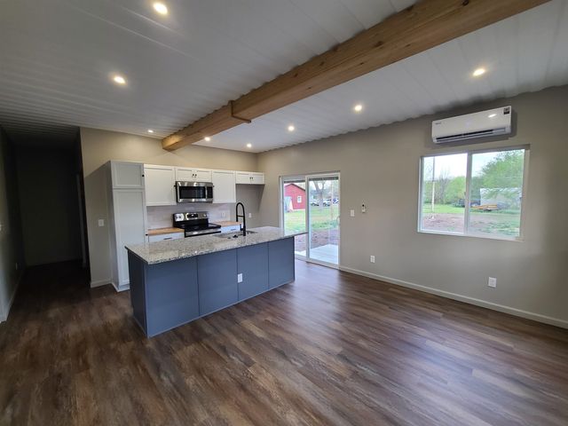 322 S Chestnut St, Lindsborg, KS 67456