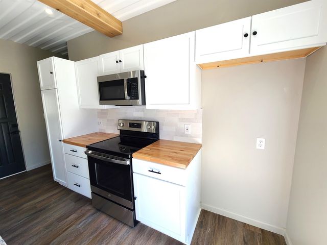 322 S Chestnut St, Lindsborg, KS 67456