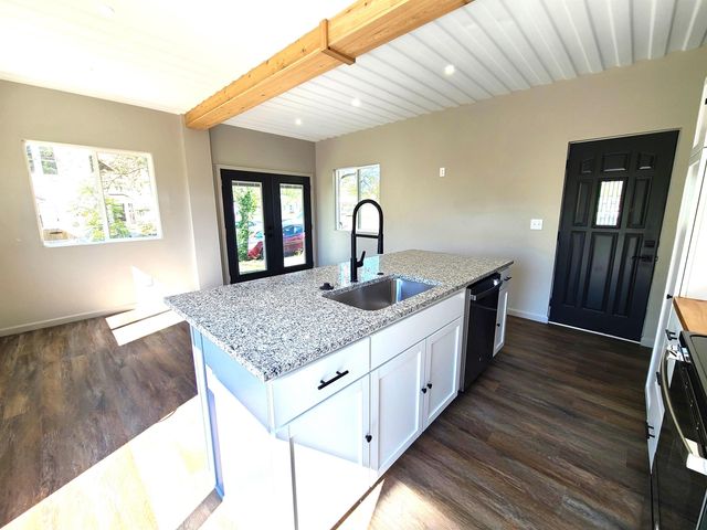 322 S Chestnut St, Lindsborg, KS 67456