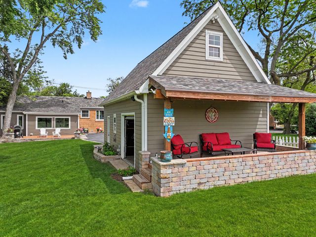 2531 Glenview Road, Glenview, IL 60025