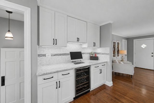 2531 Glenview Road, Glenview, IL 60025
