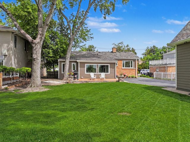 2531 Glenview Road, Glenview, IL 60025