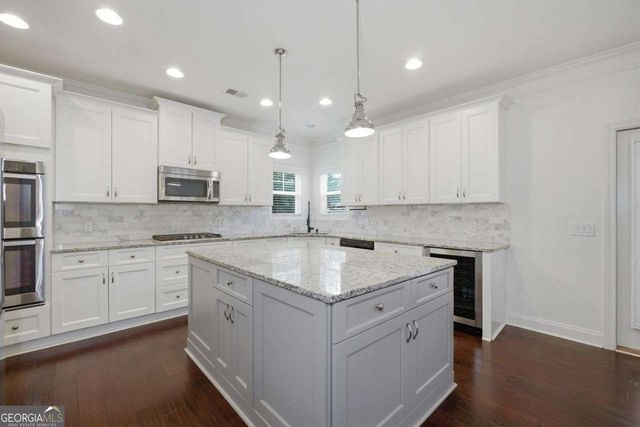 1051 Mclinden Avenue SE, Smyrna, GA 30080