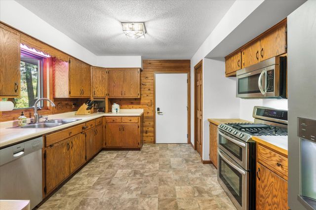 420 McCarrons Boulevard S, Roseville, MN 55113