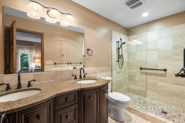 420 McCarrons Boulevard S, Roseville, MN 55113