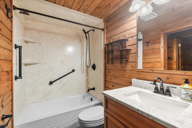 420 McCarrons Boulevard S, Roseville, MN 55113