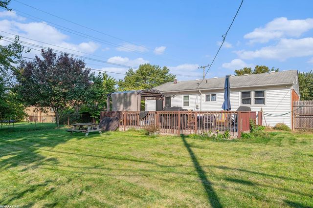 11118 Plumridge Boulevard, Sterling Heights, MI 48313