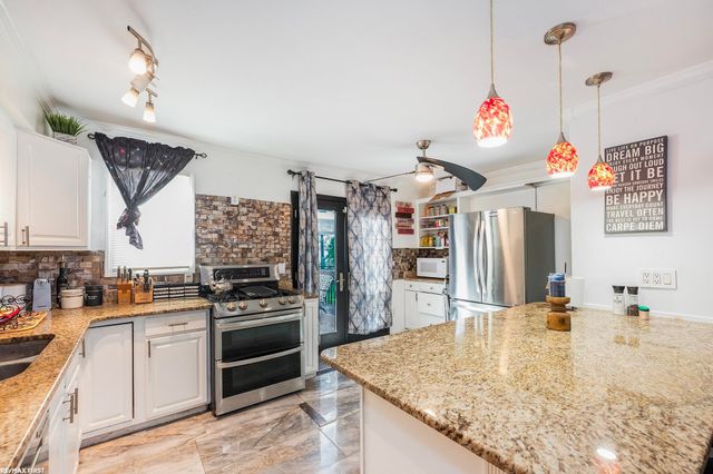 11118 Plumridge Boulevard, Sterling Heights, MI 48313