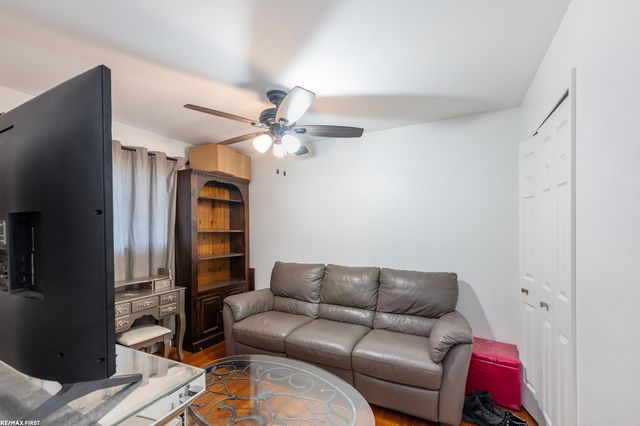 11118 Plumridge Boulevard, Sterling Heights, MI 48313