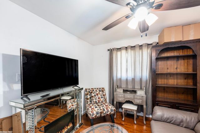 11118 Plumridge Boulevard, Sterling Heights, MI 48313