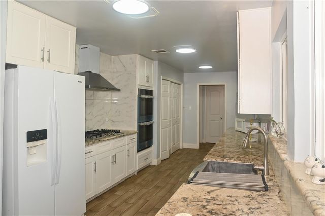 5254 N Braeswood Boulevard, Houston, TX 77096