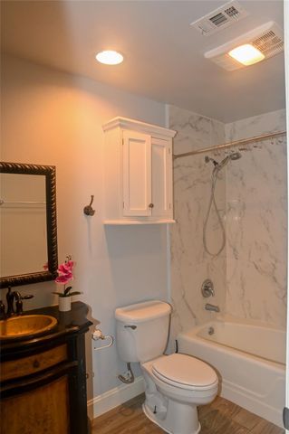 5254 N Braeswood Boulevard, Houston, TX 77096