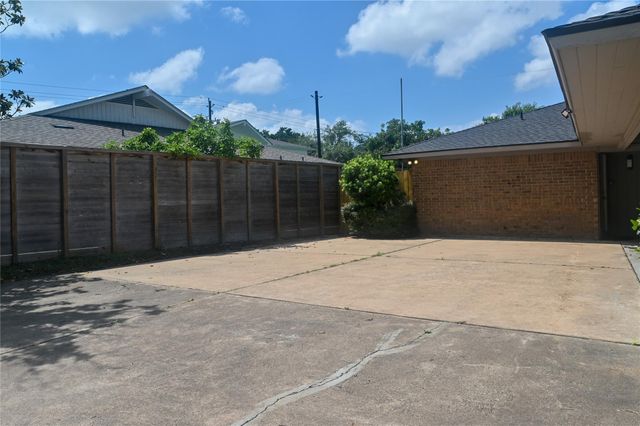 5254 N Braeswood Boulevard, Houston, TX 77096