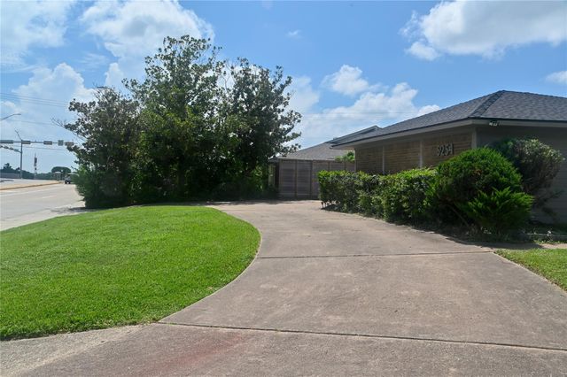 5254 N Braeswood Boulevard, Houston, TX 77096