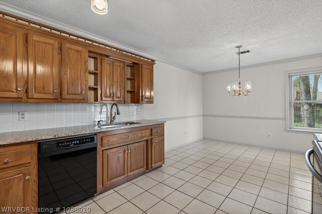 1611 Somerset Way, Van Buren, AR 72956