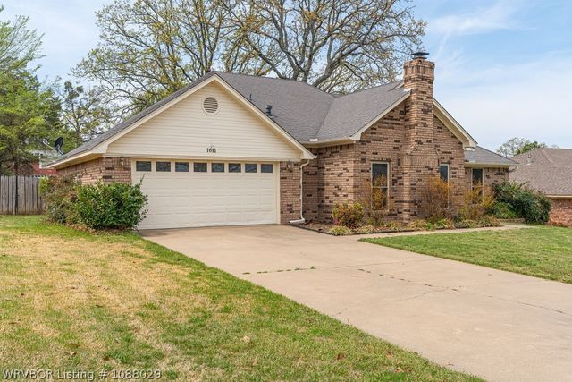 1611 Somerset Way, Van Buren, AR 72956