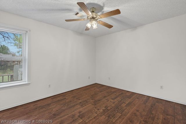 1611 Somerset Way, Van Buren, AR 72956