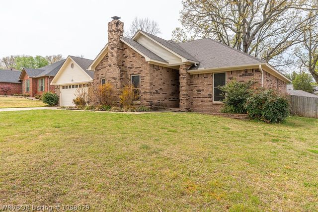 1611 Somerset Way, Van Buren, AR 72956