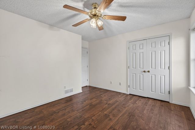 1611 Somerset Way, Van Buren, AR 72956