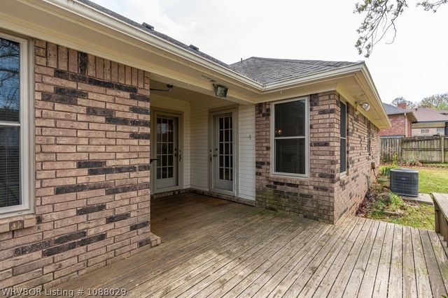 1611 Somerset Way, Van Buren, AR 72956