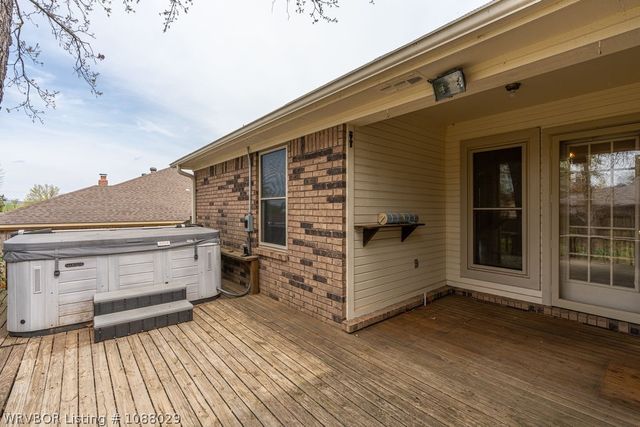 1611 Somerset Way, Van Buren, AR 72956