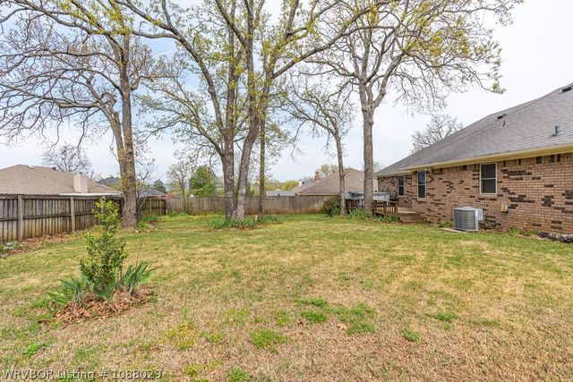 1611 Somerset Way, Van Buren, AR 72956