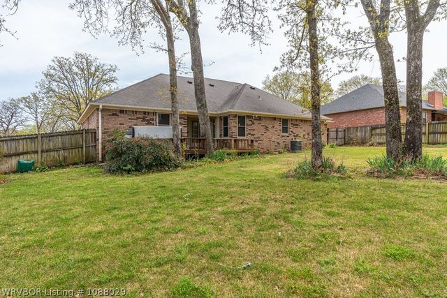 1611 Somerset Way, Van Buren, AR 72956