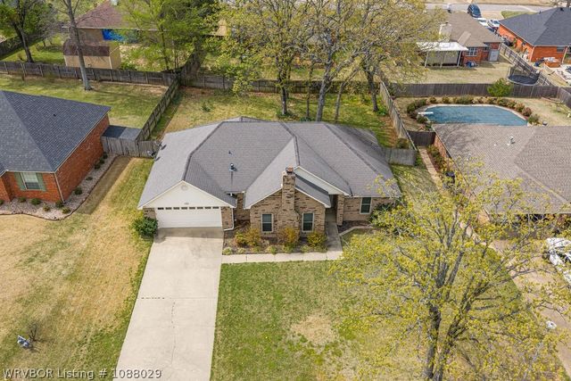 1611 Somerset Way, Van Buren, AR 72956