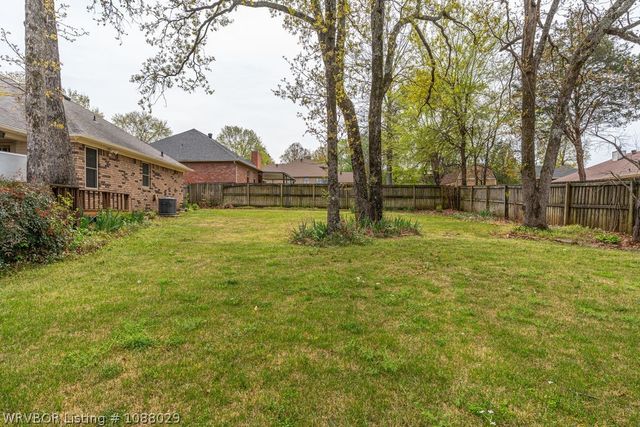 1611 Somerset Way, Van Buren, AR 72956