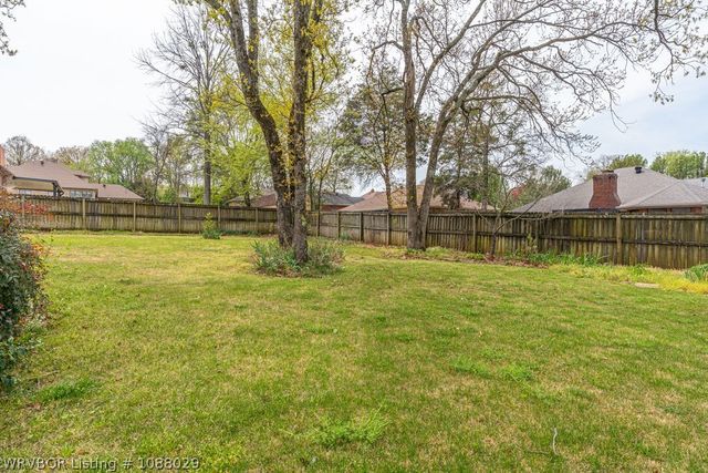 1611 Somerset Way, Van Buren, AR 72956