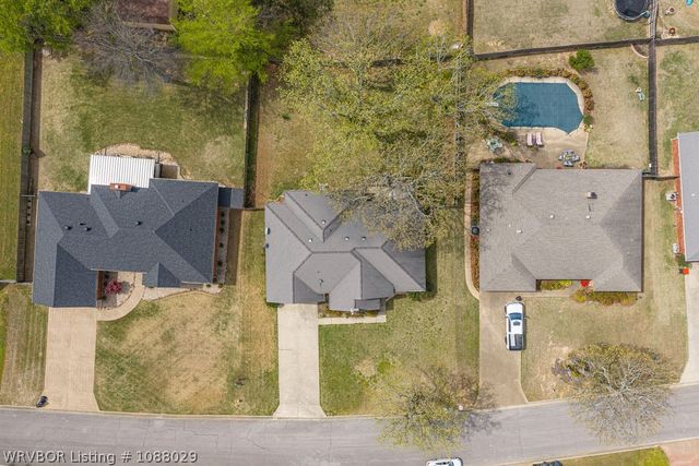 1611 Somerset Way, Van Buren, AR 72956