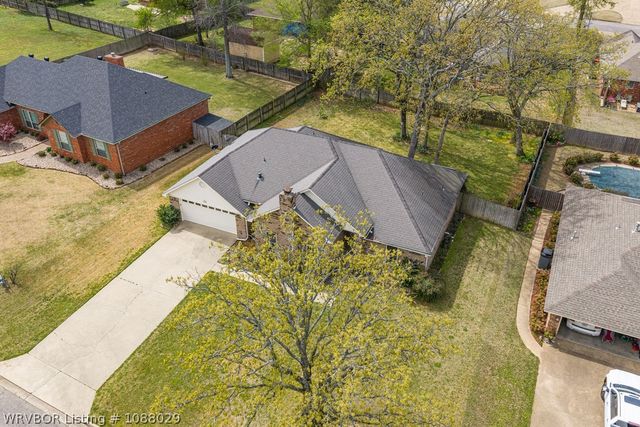 1611 Somerset Way, Van Buren, AR 72956