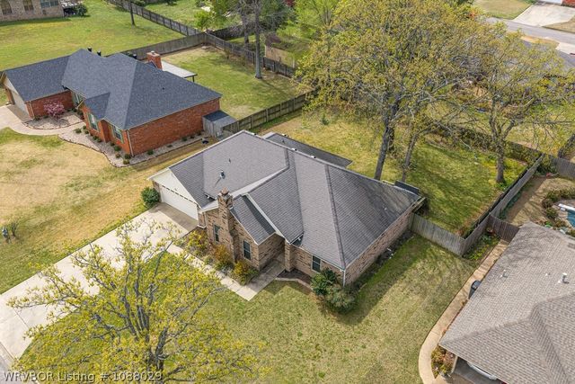 1611 Somerset Way, Van Buren, AR 72956