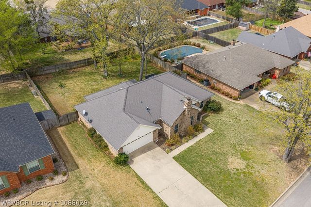 1611 Somerset Way, Van Buren, AR 72956