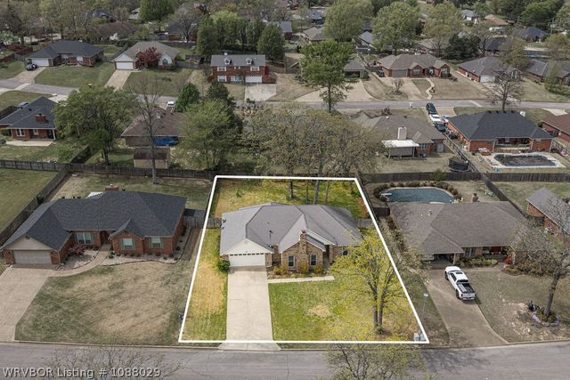 1611 Somerset Way, Van Buren, AR 72956