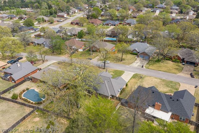 1611 Somerset Way, Van Buren, AR 72956