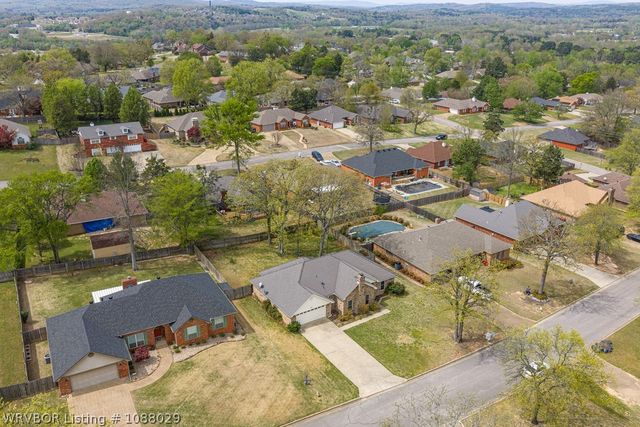 1611 Somerset Way, Van Buren, AR 72956