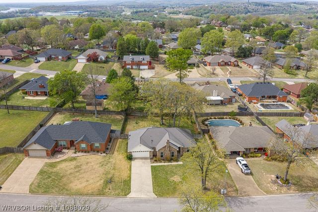 1611 Somerset Way, Van Buren, AR 72956